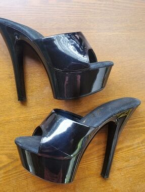 Elle Black Patent Platform Heels